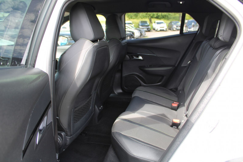 Photo 9 de l'offre de PEUGEOT 2008 III 1L5 BLUEHDI 100 CV GT LINE BICOLOR NACRÃ CAMÃRA GRAND GPS 3D USB FULL LEDS  BV.6 à 18400€ chez Bougel transactions
