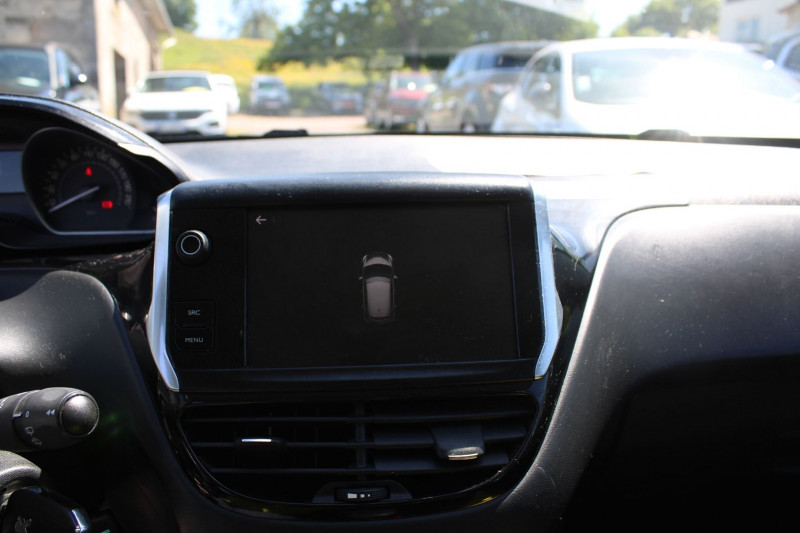 Photo 12 de l'offre de PEUGEOT 208 II ACTIVE BUSINESS 1L6 BLUE HDI GPS 3D CLIM AUDIO USB RE RADAR BLUETOOTH RÃGULATEUR à 9990€ chez Bougel transactions