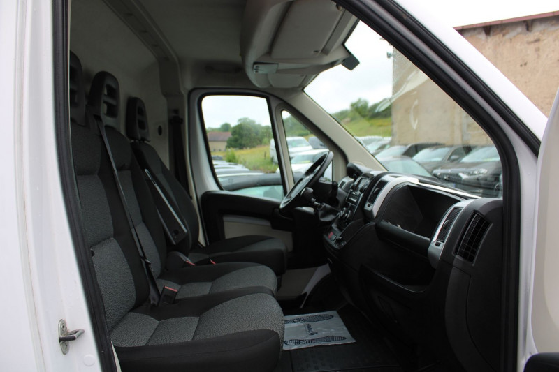 Photo 7 de l'offre de FIAT DUCATO FG L1 H1 STE 2L JTD "3 PLACES" GPS CAMÃRA RABILLAGE BOIS RÃGULATEUR TVA=16250 E HT à 19500€ chez Bougel transactions