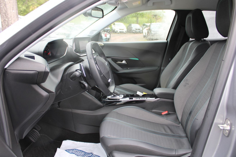 Photo 8 de l'offre de PEUGEOT 2008 III ALLURE 130 CV CAMÃRA GPS 3D FULL LED BLUETOOTH JA 17 RÃGULATEUR BOITE AUTO EAT-8 à 17990€ chez Bougel transactions
