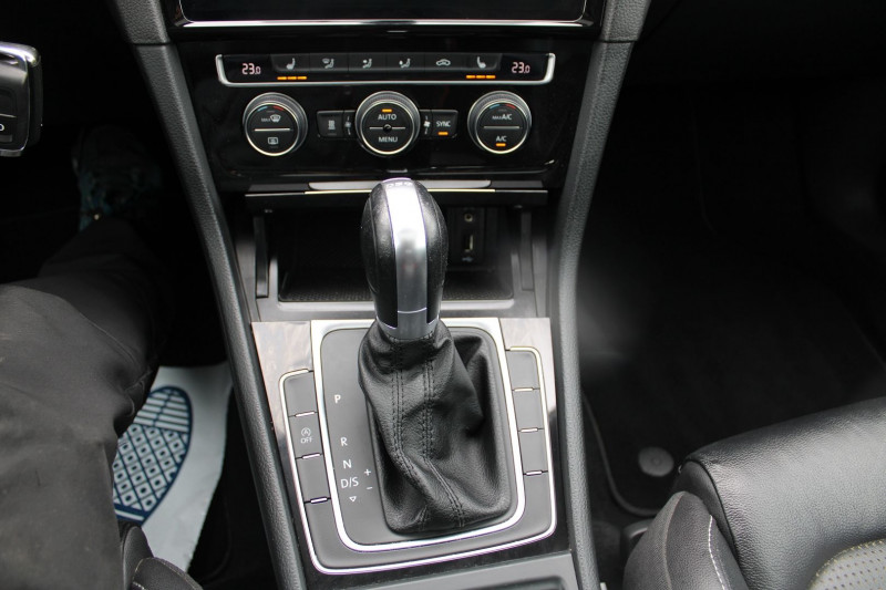 Photo 12 de l'offre de VOLKSWAGEN GOLF 7 TFSI 150 CV GPS 3D TOIT PANO USB JA 17 CUIR PK HIVER RÃGULATEUR BOITE AUTO DSG-7 à 16990€ chez Bougel transactions