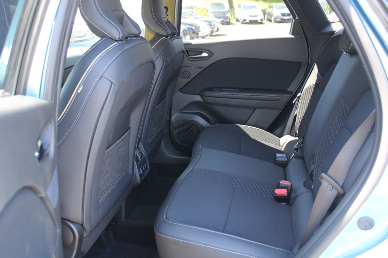 Photo 10 de l'offre de RENAULT SYMBIOZ I-CONIC 145 CV HYBRIDE GPS 3D CAMÃRA FULL LED USB PK ASSIST I-COKPIT BOITE AUTO à 33500€ chez Bougel transactions