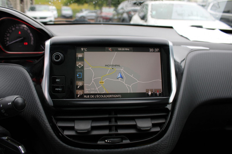 Photo 13 de l'offre de PEUGEOT 2008 II BLUE HDI 100 CV GT-LINE GPS 3D USB RE JA 17 TOIT PANO RADAR BLUETOOTH RÃGULATEUR à 12900€ chez Bougel transactions