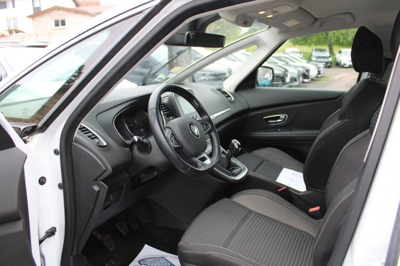 Photo 9 de l'offre de RENAULT GRAND SCENIC 4 BUSINESS DCI 110 CV "7 PLACES" JA 20 GPS 3D I-COKPIT RADAR BLUETOOTH RÃGULATEUR à 14900€ chez Bougel transactions