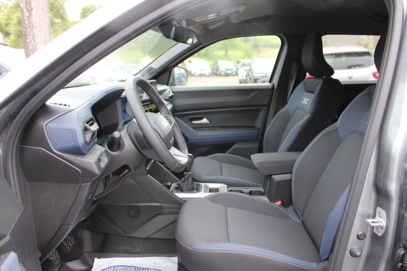 Photo 8 de l'offre de DACIA DUSTER VI JOURNEY ECO GPL TCE 100 CV GPS 3D CAMÃRA 360Â° JA 18 FULL LED I-COKPIT RÃGULATEUR à 24900€ chez Bougel transactions