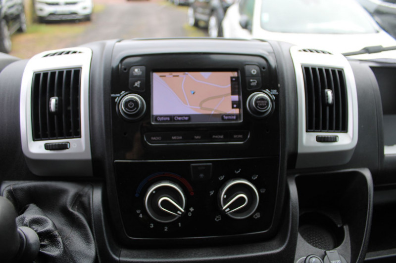 Photo 10 de l'offre de FIAT DUCATO FG L1 H1 STE 2L JTD "3 PLACES" GPS CAMÃRA RABILLAGE BOIS RÃGULATEUR TVA=16250 E HT à 19500€ chez Bougel transactions