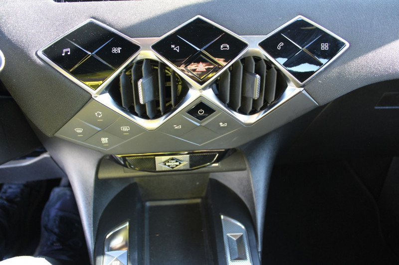 Photo 12 de l'offre de DS DS 3 CROSSBACK ESSENCE 1L2 MONTMARTRE 100 CV GPS MIRROR LINK USB RÃGULATEUR BLUETOOTH BOITE 6V à 15700€ chez Bougel transactions