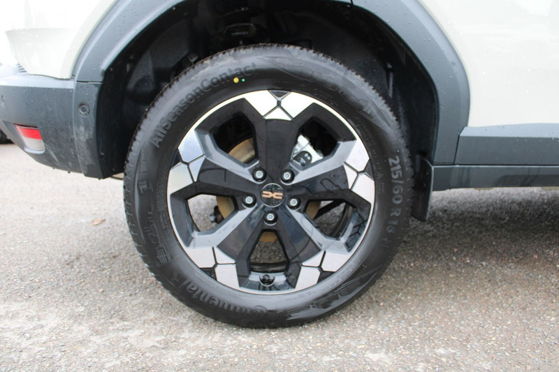 Photo 8 de l'offre de DACIA DUSTER VI EXTREME TCE 130 CV "4X4" GPS 3D JA 18 FULL LED CAMÃRA 360Â° PACK HIVER RÃGULATEUR à 29500€ chez Bougel transactions