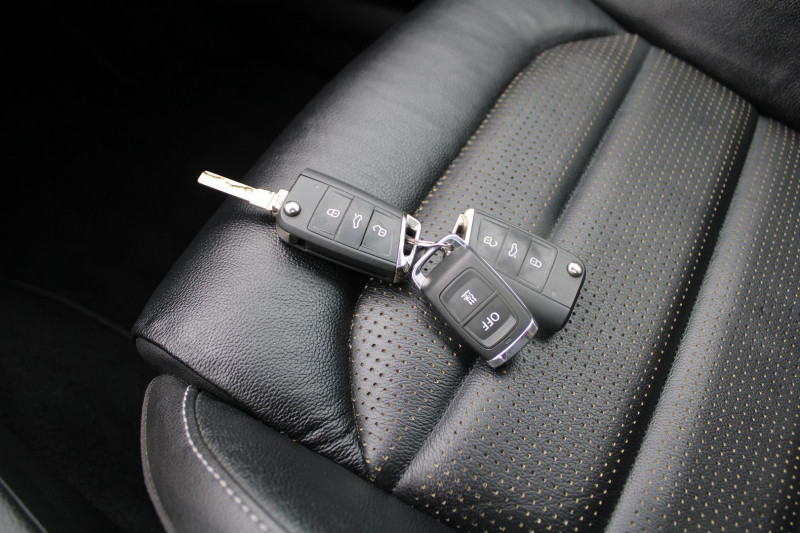 Photo 13 de l'offre de VOLKSWAGEN GOLF 7 TFSI 150 CV GPS 3D TOIT PANO USB JA 17 CUIR PK HIVER RÃGULATEUR BOITE AUTO DSG-7 à 16990€ chez Bougel transactions