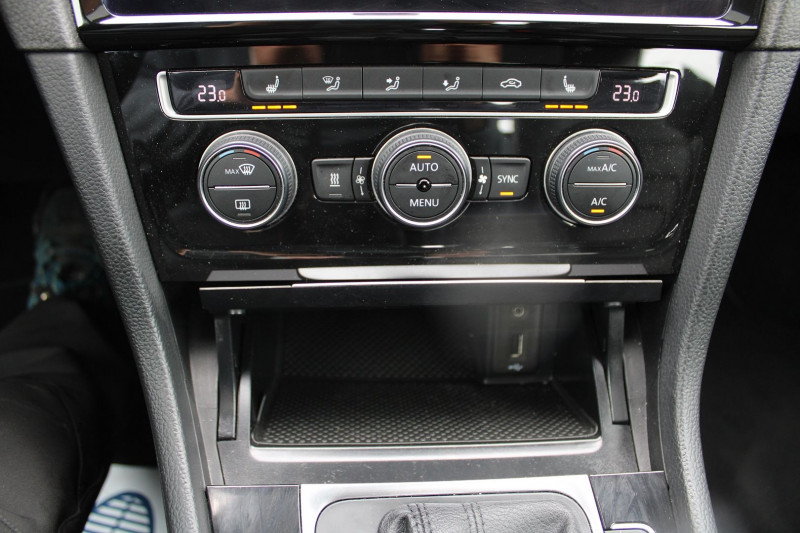 Photo 11 de l'offre de VOLKSWAGEN GOLF 7 TFSI 150 CV GPS 3D TOIT PANO USB JA 17 CUIR PK HIVER RÃGULATEUR BOITE AUTO DSG-7 à 16990€ chez Bougel transactions