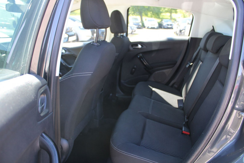 Photo 8 de l'offre de PEUGEOT 208 II ACTIVE BUSINESS 1L6 BLUE HDI GPS 3D CLIM AUDIO USB RE RADAR BLUETOOTH RÃGULATEUR à 9990€ chez Bougel transactions