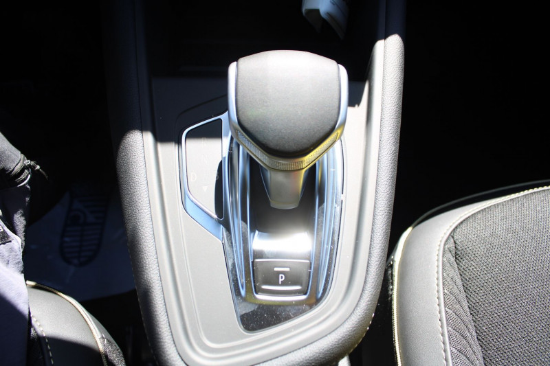 Photo 19 de l'offre de RENAULT SYMBIOZ I-CONIC 145 CV HYBRIDE GPS 3D CAMÃRA FULL LED USB PK ASSIST I-COKPIT BOITE AUTO à 33500€ chez Bougel transactions