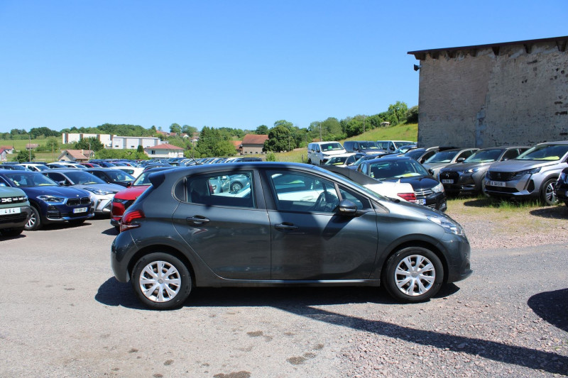 Photo 5 de l'offre de PEUGEOT 208 II ACTIVE BUSINESS 1L6 BLUE HDI GPS 3D CLIM AUDIO USB RE RADAR BLUETOOTH RÃGULATEUR à 9990€ chez Bougel transactions