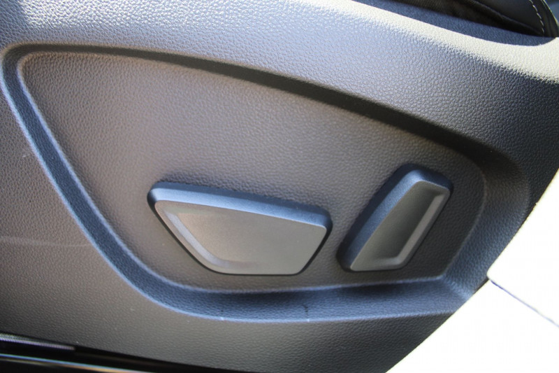 Photo 12 de l'offre de RENAULT SYMBIOZ I-CONIC 145 CV HYBRIDE GPS 3D CAMÃRA FULL LED USB PK ASSIST I-COKPIT BOITE AUTO à 33500€ chez Bougel transactions