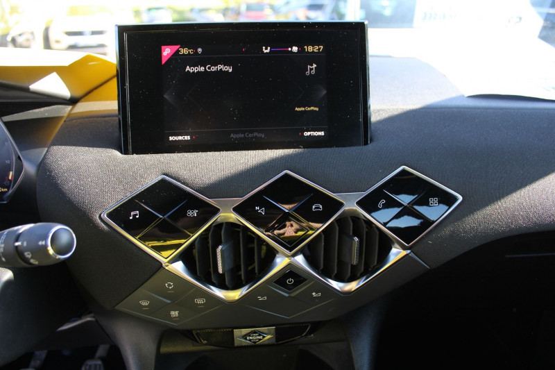Photo 11 de l'offre de DS DS 3 CROSSBACK ESSENCE 1L2 MONTMARTRE 100 CV GPS MIRROR LINK USB RÃGULATEUR BLUETOOTH BOITE 6V à 15700€ chez Bougel transactions