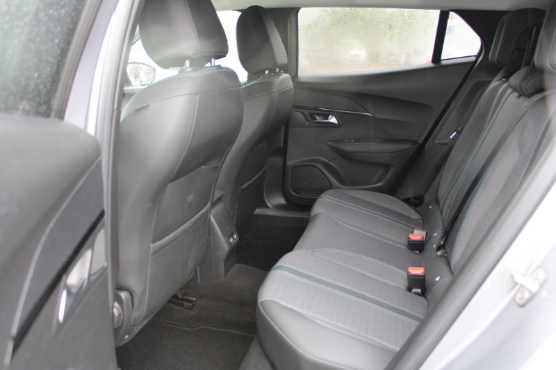 Photo 9 de l'offre de PEUGEOT 2008 III ALLURE 130 CV CAMÃRA GPS 3D FULL LED BLUETOOTH JA 17 RÃGULATEUR BOITE AUTO EAT-8 à 17990€ chez Bougel transactions