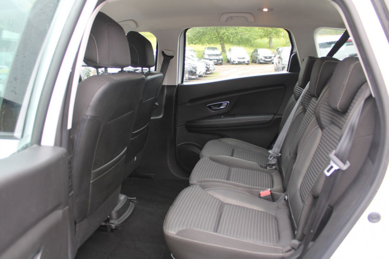 Photo 10 de l'offre de RENAULT GRAND SCENIC 4 BUSINESS DCI 110 CV "7 PLACES" JA 20 GPS 3D I-COKPIT RADAR BLUETOOTH RÃGULATEUR à 14900€ chez Bougel transactions