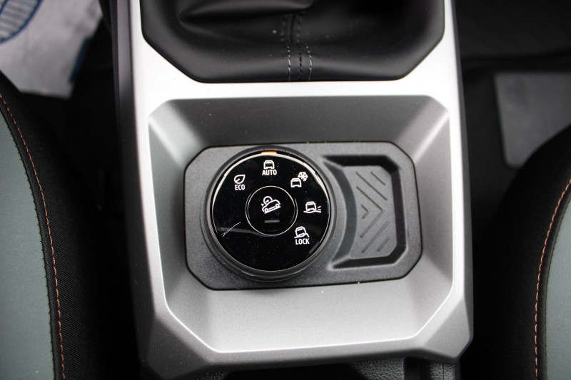 Photo 16 de l'offre de DACIA DUSTER VI EXTREME TCE 130 CV "4X4" GPS 3D JA 18 FULL LED CAMÃRA 360Â° PACK HIVER RÃGULATEUR à 29500€ chez Bougel transactions