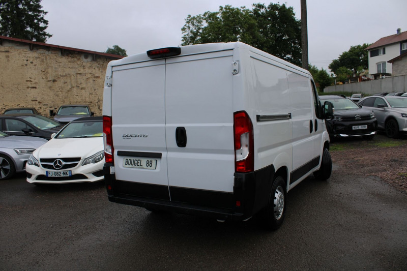Photo 2 de l'offre de FIAT DUCATO FG L1 H1 STE 2L JTD "3 PLACES" GPS CAMÃRA RABILLAGE BOIS RÃGULATEUR TVA=16250 E HT à 19500€ chez Bougel transactions