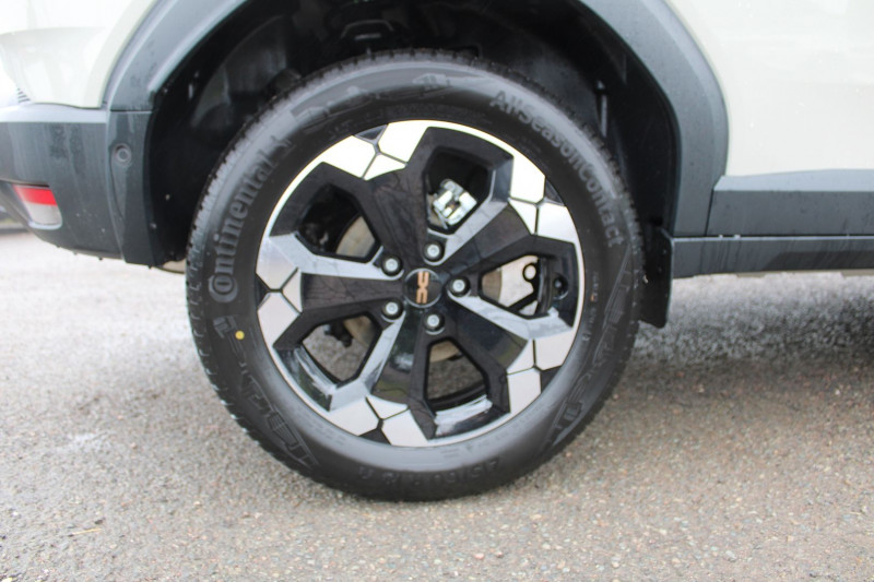 Photo 8 de l'offre de DACIA DUSTER VI EXTREME TCE 130 CV "4X4" GPS 3D JA 18 FULL LED CAMÃRA 360Â° I-COKPIT RÃGULATEUR à 28990€ chez Bougel transactions