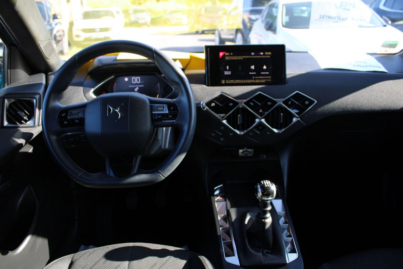 Photo 9 de l'offre de DS DS 3 CROSSBACK ESSENCE 1L2 MONTMARTRE 100 CV GPS MIRROR LINK USB RÃGULATEUR BLUETOOTH BOITE 6V à 15700€ chez Bougel transactions