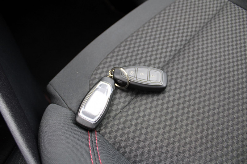 Photo 17 de l'offre de FORD FIESTA ST-LINE 125 CV ECOBOOST GPS CARPLAY AUDIO USB JA 17 RADAR BLUETOOTH RÃGULATEUR à 11990€ chez Bougel transactions