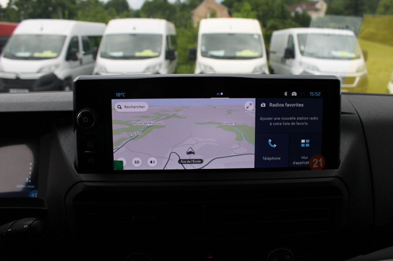Photo 14 de l'offre de CITROEN JUMPY 4 "6 PLACES" 2L HDI 180 CV GPS 3D CAMÃRA I-COKPIT BOITE AUTO EAT-8 TVA=31658 E HT à 37990€ chez Bougel transactions