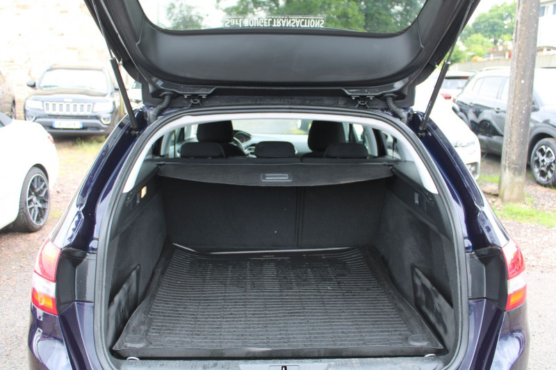 Photo 6 de l'offre de PEUGEOT 308 III SW ACTIVE 1L6 BLUE HDI 120 CV GPS 3D USB JA 16 RADAR BLUETOOTH RÃGULATEUR PK HIVER à 8990€ chez Bougel transactions