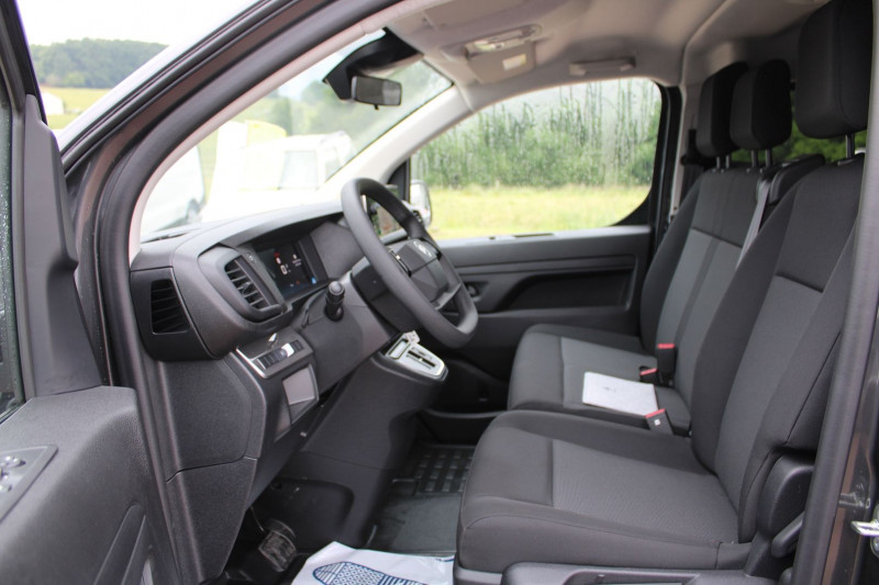 Photo 9 de l'offre de CITROEN JUMPY 4 "6 PLACES" 2L HDI 180 CV GPS 3D CAMÃRA I-COKPIT BOITE AUTO EAT-8 TVA=31658 E HT à 37990€ chez Bougel transactions