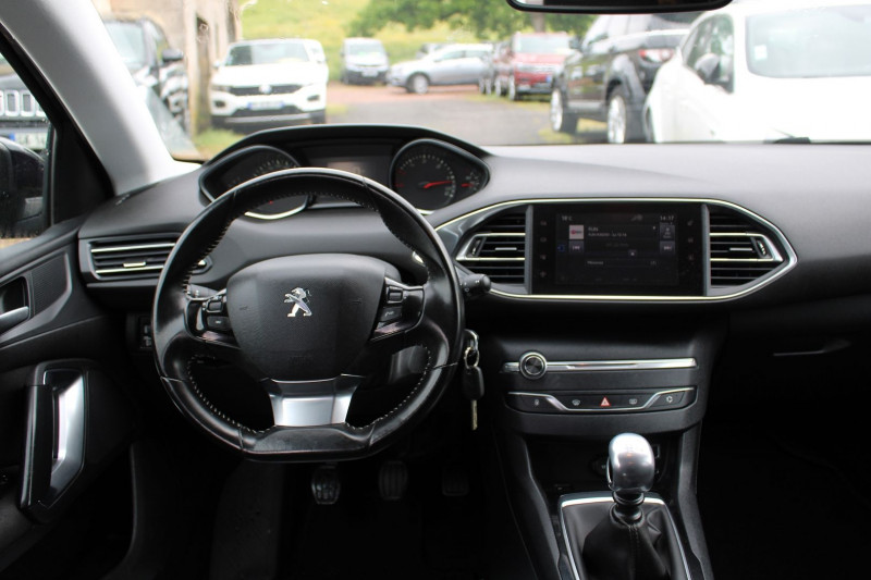 Photo 10 de l'offre de PEUGEOT 308 III SW ACTIVE 1L6 BLUE HDI 120 CV GPS 3D USB JA 16 RADAR BLUETOOTH RÃGULATEUR PK HIVER à 8990€ chez Bougel transactions