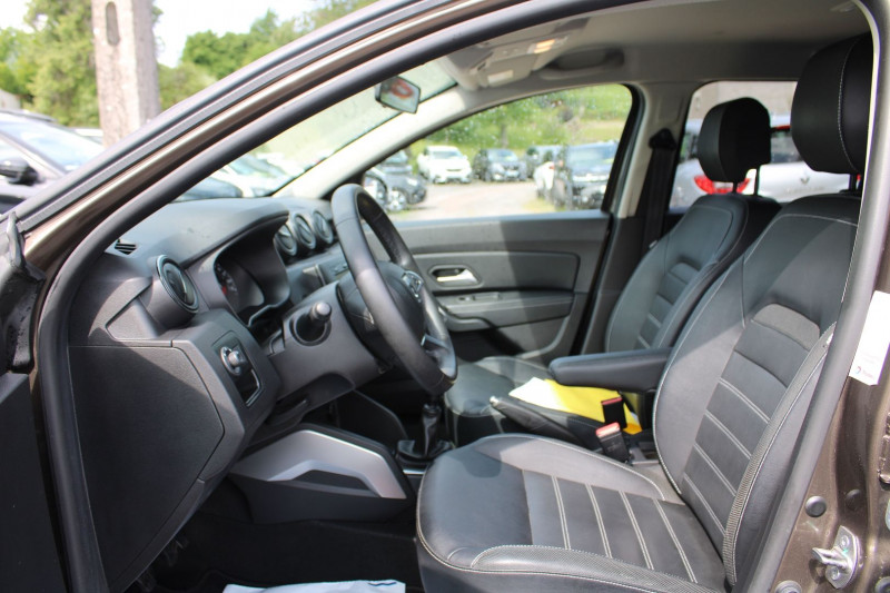 Photo 9 de l'offre de DACIA DUSTER III 1L3 TCE 130 CV PRESTIGE RAINBOW LUXE CAMÃRA GPS USB JANTES 17 BOITE 6V ATTELAGE à 14900€ chez Bougel transactions