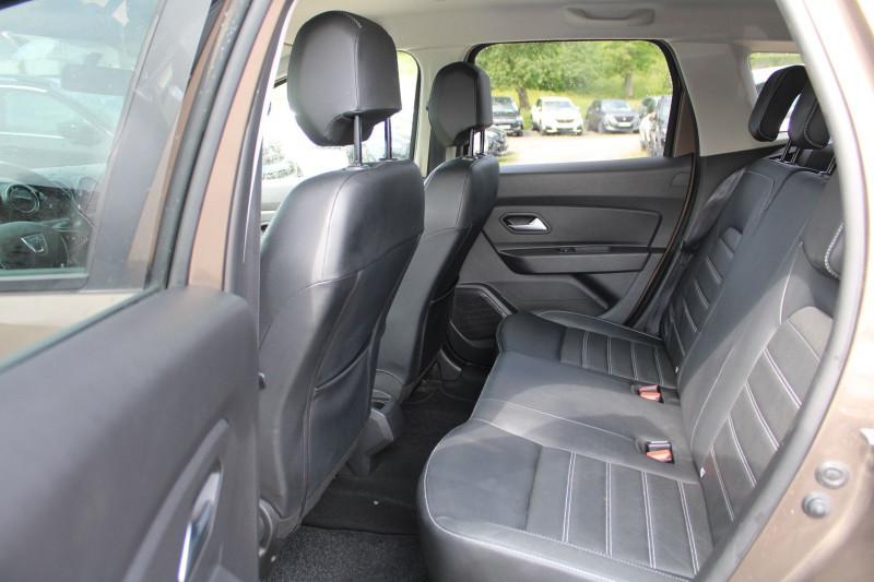 Photo 10 de l'offre de DACIA DUSTER III 1L3 TCE 130 CV PRESTIGE RAINBOW LUXE CAMÃRA GPS USB JANTES 17 BOITE 6V ATTELAGE à 14900€ chez Bougel transactions