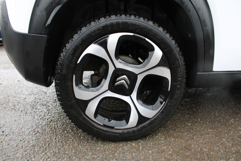 Photo 7 de l'offre de CITROEN C3 AIRCROSS SHINE BLUE HDI 120 CV GPS 3D CAMÃRA USB JA 17 GRIP RÃGULATEUR BOITE AUTO EAT-6 à 13990€ chez Bougel transactions