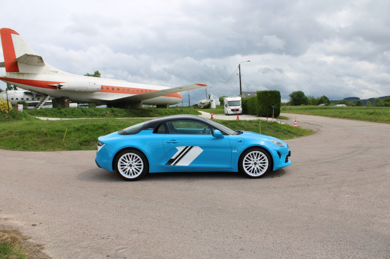 Photo 6 de l'offre de ALPINE A110 "SAN REMO 73" SÃRIE NUMÃROTÃE "124/200" TURBO 300 CV BOITE AUTO + PALETTES à 93500€ chez Bougel transactions