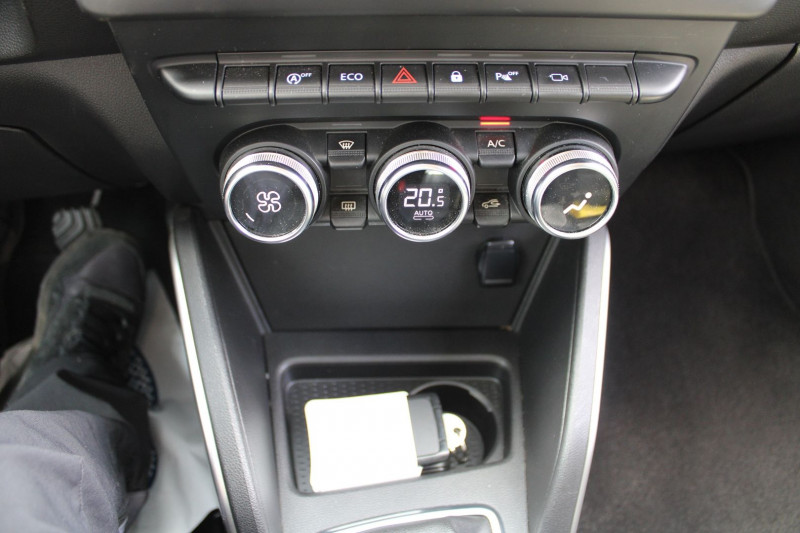 Photo 16 de l'offre de DACIA DUSTER III 1L3 TCE 130 CV PRESTIGE RAINBOW LUXE CAMÃRA GPS USB JANTES 17 BOITE 6V ATTELAGE à 14900€ chez Bougel transactions