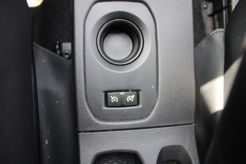 Photo 17 de l'offre de DACIA DUSTER III 1L3 TCE 130 CV PRESTIGE RAINBOW LUXE CAMÃRA GPS USB JANTES 17 BOITE 6V ATTELAGE à 14900€ chez Bougel transactions