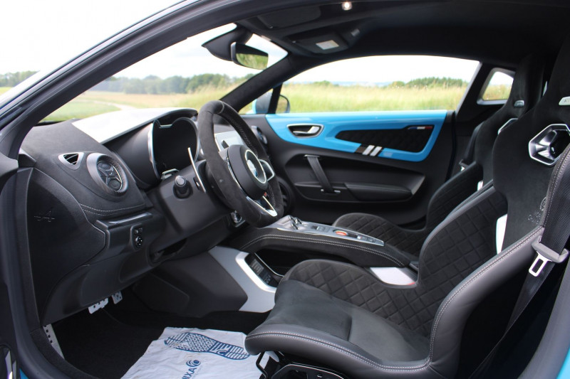 Photo 9 de l'offre de ALPINE A110 "SAN REMO 73" SÃRIE NUMÃROTÃE "124/200" TURBO 300 CV BOITE AUTO + PALETTES à 93500€ chez Bougel transactions