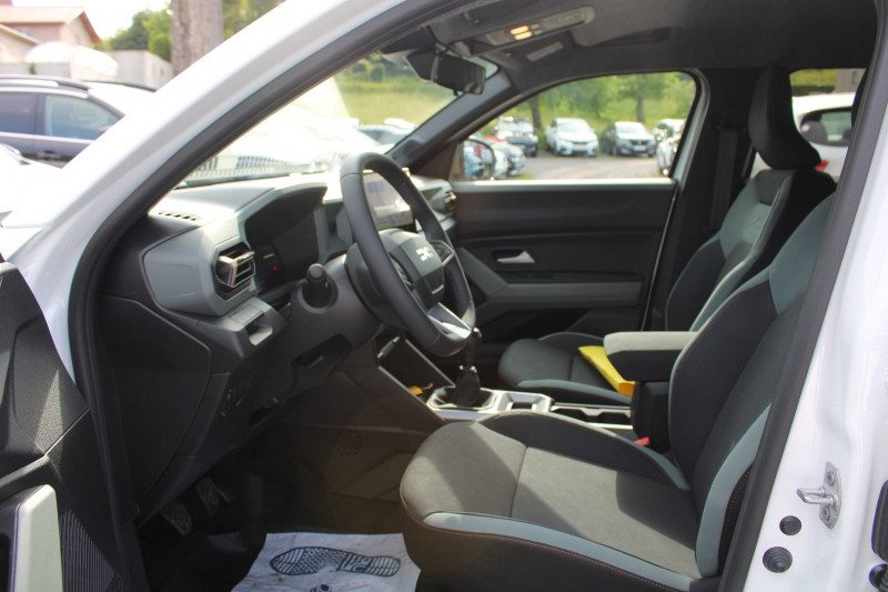 Photo 8 de l'offre de DACIA DUSTER VI MILD HYBRID EXTREME TCE 130 BOITE 6 CAMÃRA 360 FULL LEDS ANGLES MORTS  CLIM AUTO à 25990€ chez Bougel transactions