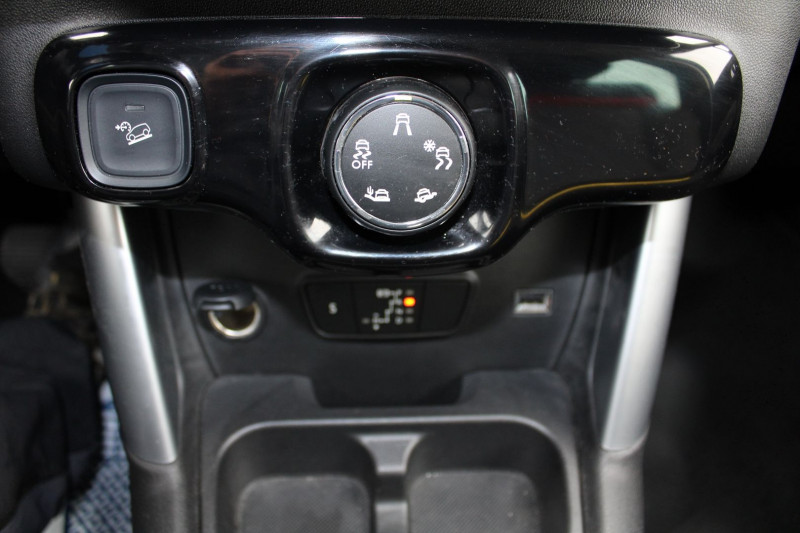 Photo 14 de l'offre de CITROEN C3 AIRCROSS SHINE BLUE HDI 120 CV GPS 3D CAMÃRA USB JA 17 GRIP RÃGULATEUR BOITE AUTO EAT-6 à 13990€ chez Bougel transactions