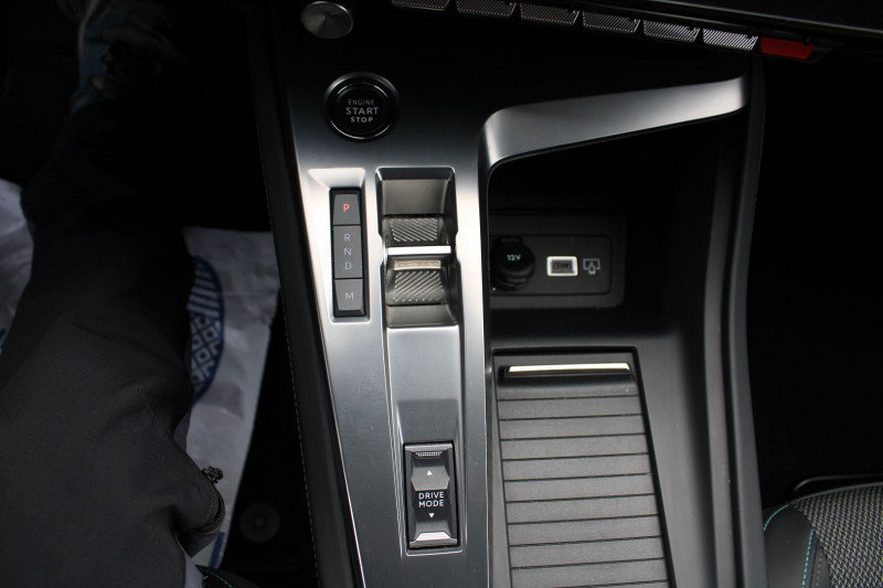 Photo 16 de l'offre de PEUGEOT 308 SW PHASE 4 ALLURE+ EAT8 BOITE AUTO PALETTE 1L5 BLUEHDI 130 CAMÃRA GRAND GPS 3D  FULL LEDS à 21900€ chez Bougel transactions