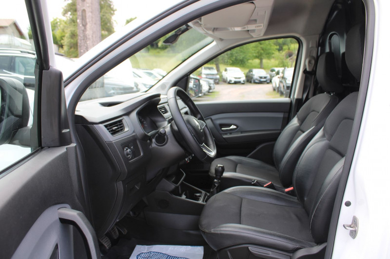 Photo 7 de l'offre de RENAULT EXPRESS VAN 1L5 BLUE DCI CONFORT CLIM GPS CARPLAY CAMÃRA USB RABILLAGE BOIS à 14490€ chez Bougel transactions