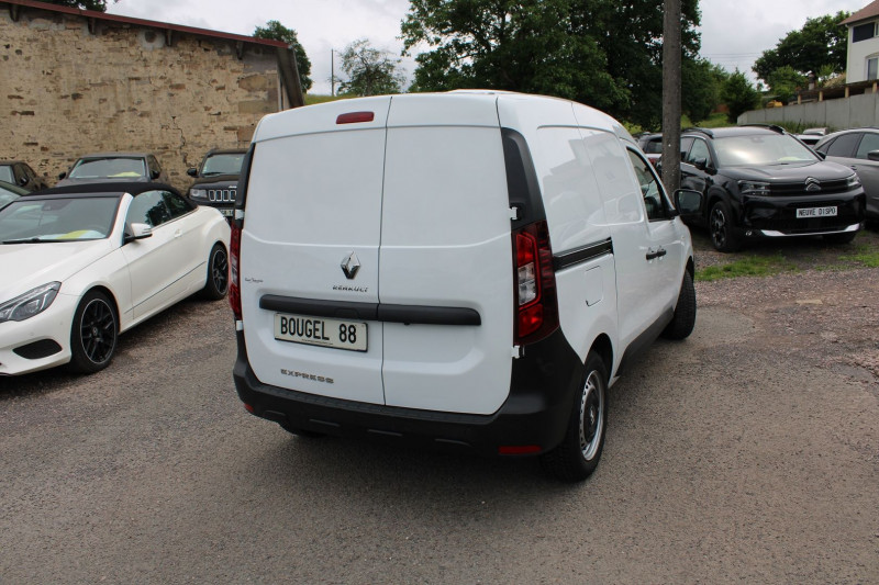 Photo 2 de l'offre de RENAULT EXPRESS VAN 1L5 BLUE DCI CONFORT CLIM GPS CARPLAY CAMÃRA USB RABILLAGE BOIS à 14490€ chez Bougel transactions