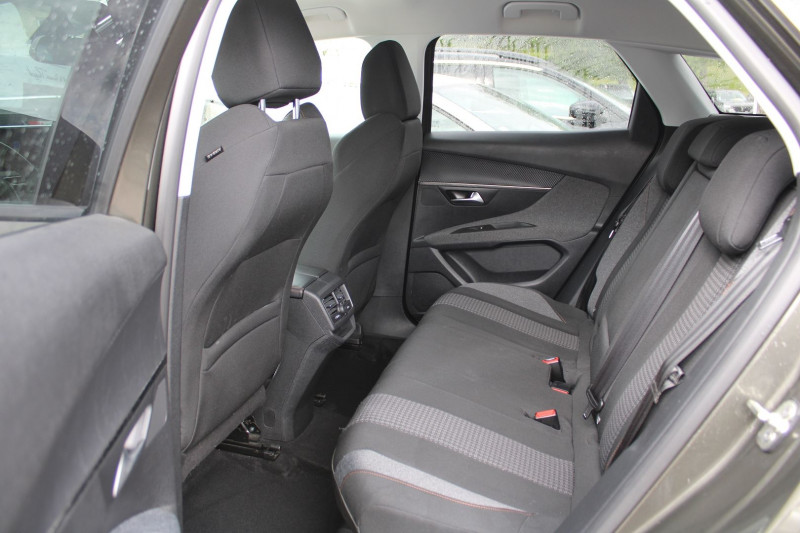 Photo 9 de l'offre de PEUGEOT 3008 III BLUE HDI 130 CV BUSINESS GPS 3D I-COKPIT JA 17 RADAR BLUETOOTH BOITE AUTO EAT-8 à 16800€ chez Bougel transactions