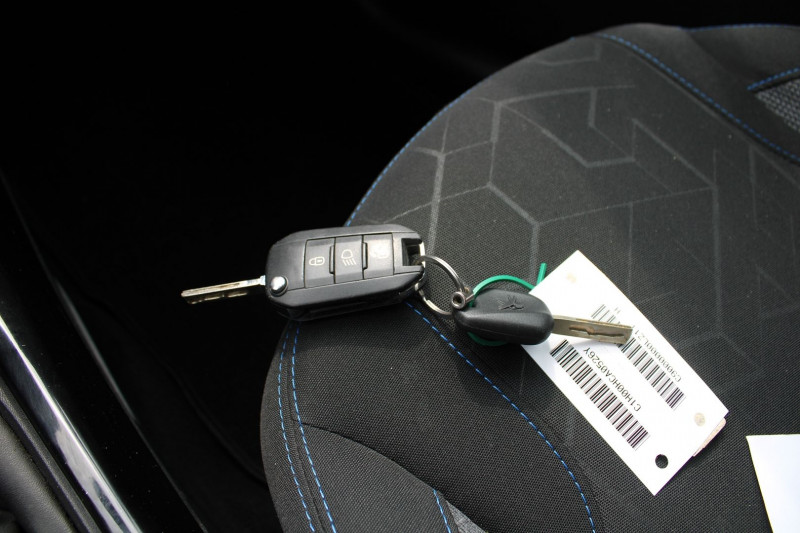 Photo 15 de l'offre de PEUGEOT 2008 II BLUE HDI 100 CV SIGNATURE GPS 3D CAMÃRA USB BLUETOOTH RÃGULATEUR ROUE DE SECOURS à 10990€ chez Bougel transactions