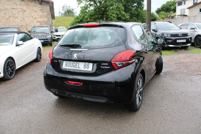 Photo 2 de l'offre de PEUGEOT 208 II ACTIVE 82 CV ESSENCE GPS MIROR LINK CAMÃRA CLIM TOIT PANO USB JA 16 RÃGULATEUR à 8500€ chez Bougel transactions