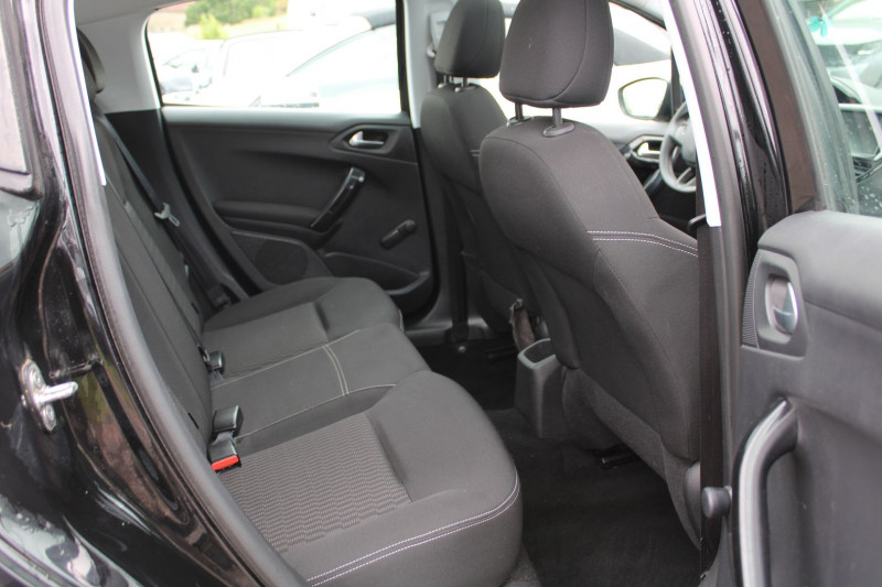 Photo 9 de l'offre de PEUGEOT 208 II ACTIVE 82 CV ESSENCE GPS MIROR LINK CAMÃRA CLIM TOIT PANO USB JA 16 RÃGULATEUR à 8500€ chez Bougel transactions