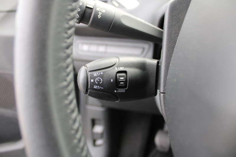 Photo 11 de l'offre de PEUGEOT 2008 II BLUE HDI 100 CV SIGNATURE GPS 3D CAMÃRA USB BLUETOOTH RÃGULATEUR ROUE DE SECOURS à 10990€ chez Bougel transactions
