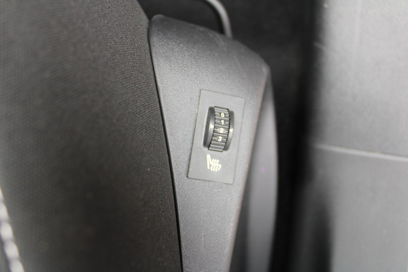 Photo 10 de l'offre de PEUGEOT 208 II ACTIVE 82 CV ESSENCE GPS MIROR LINK CAMÃRA CLIM TOIT PANO USB JA 16 RÃGULATEUR à 8500€ chez Bougel transactions
