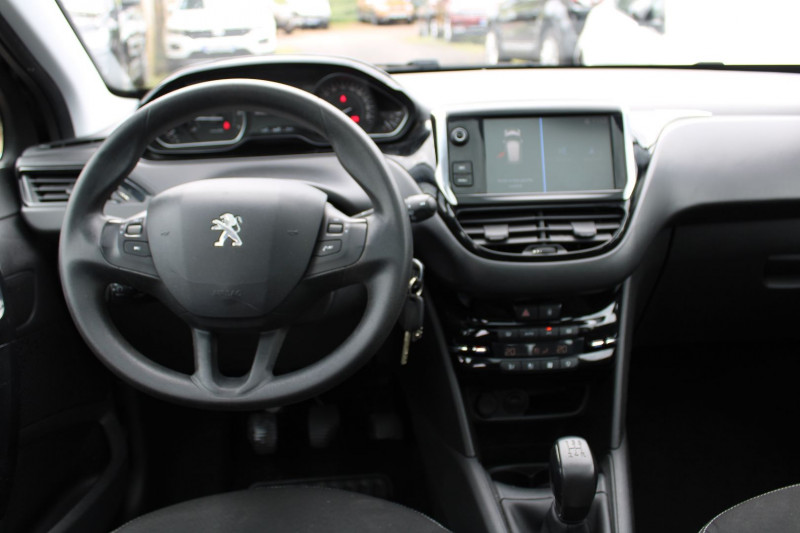 Photo 11 de l'offre de PEUGEOT 208 II ACTIVE 82 CV ESSENCE GPS MIROR LINK CAMÃRA CLIM TOIT PANO USB JA 16 RÃGULATEUR à 8500€ chez Bougel transactions