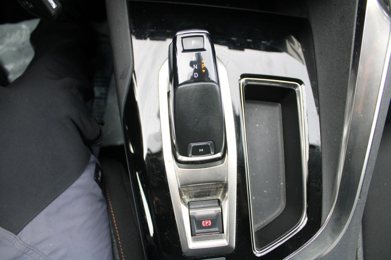 Photo 16 de l'offre de PEUGEOT 3008 III BLUE HDI 130 CV BUSINESS GPS 3D I-COKPIT JA 17 RADAR BLUETOOTH BOITE AUTO EAT-8 à 16800€ chez Bougel transactions